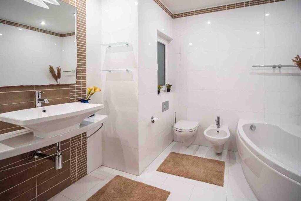 Pembroke St Julians Luxury, Comfort, Location Dış mekan fotoğraf